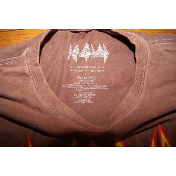 Mens Def  Leppard Reddish Brown T-Shirt Size Large  2017 Official Skull Wings - Picture 3 of 7